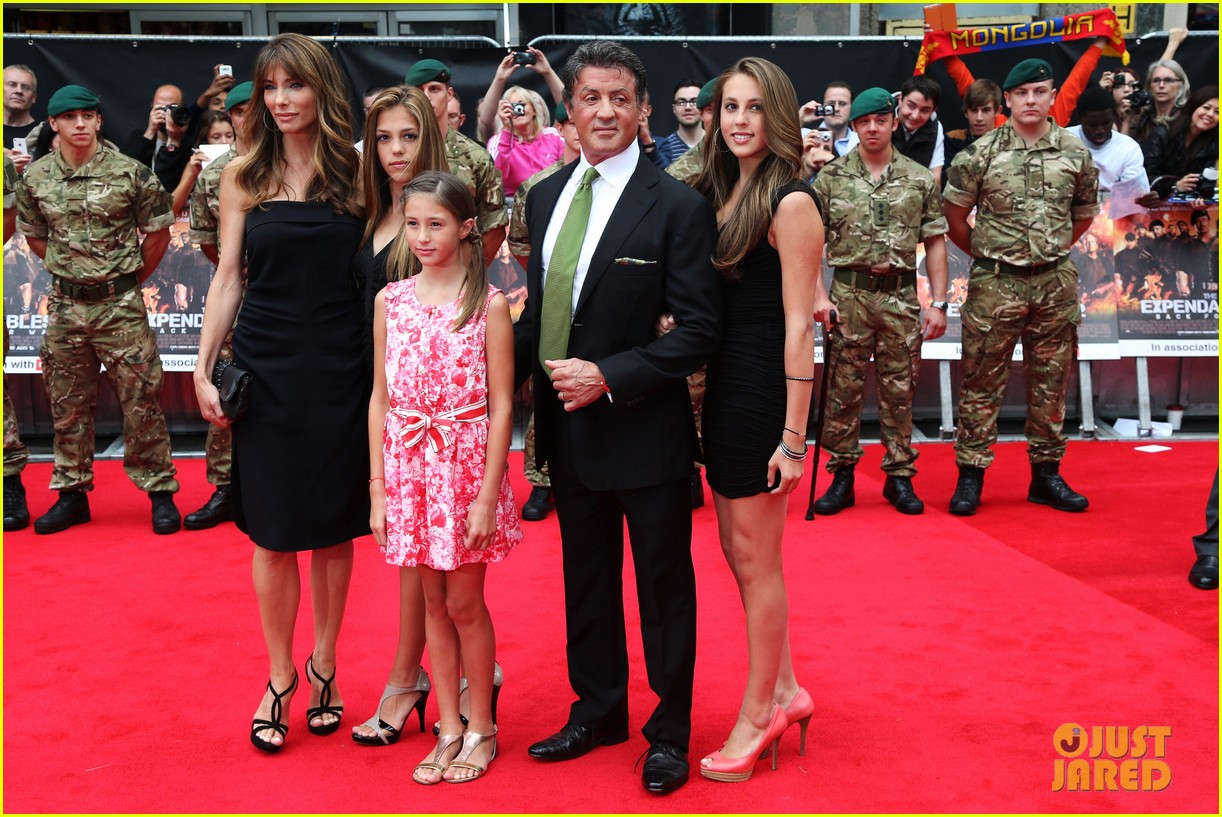 sylvester-stallone-brings-family-to-expendables-2-premiere-20